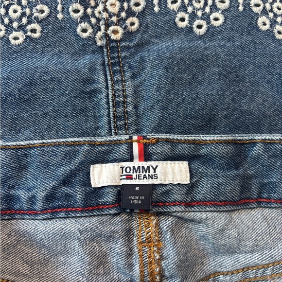 Tommy Jeans Embroidered Denim 20 in Skirt Women’s Size 6 Daisy Hem Blue Jean - Picture 6 of 9
